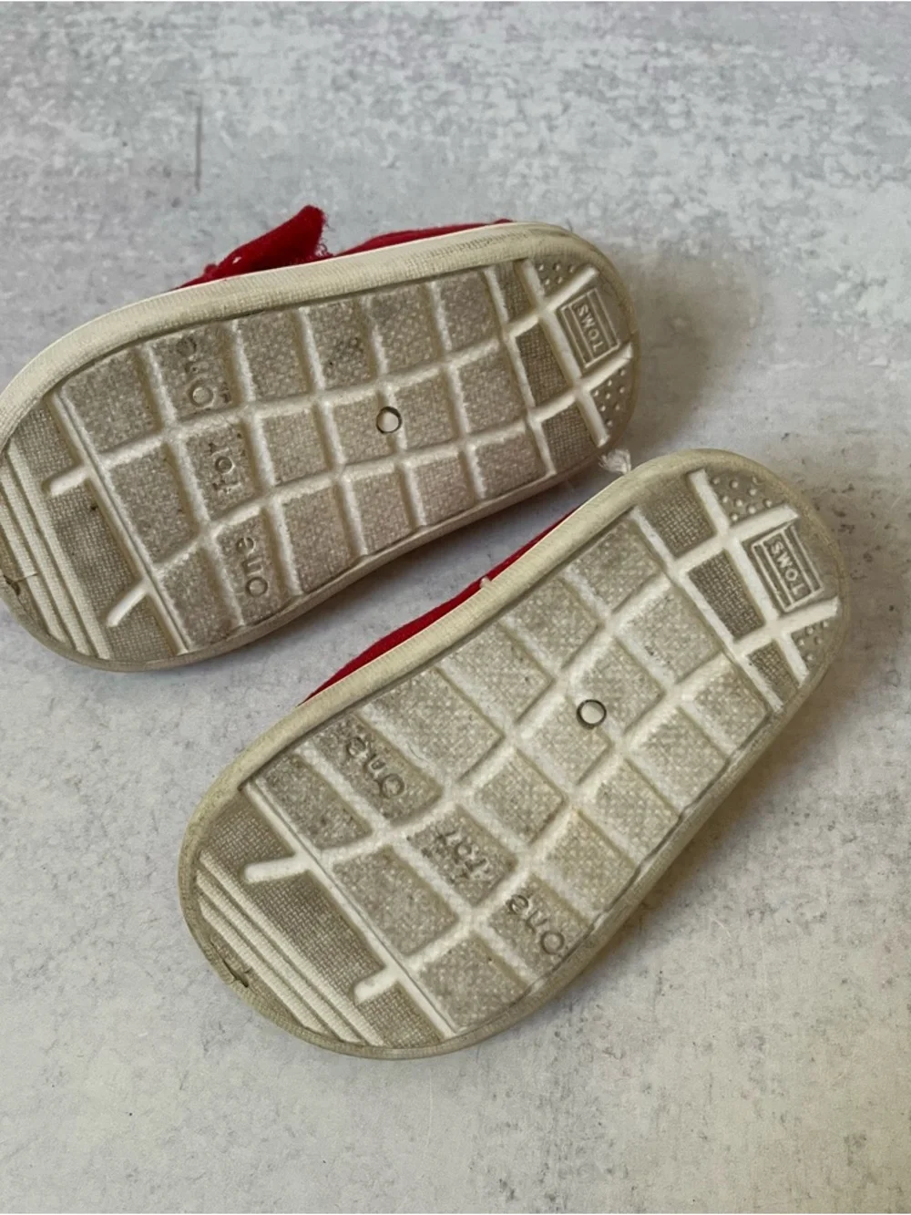 Kids TOMS Classic Shoes Red 4 Unisex